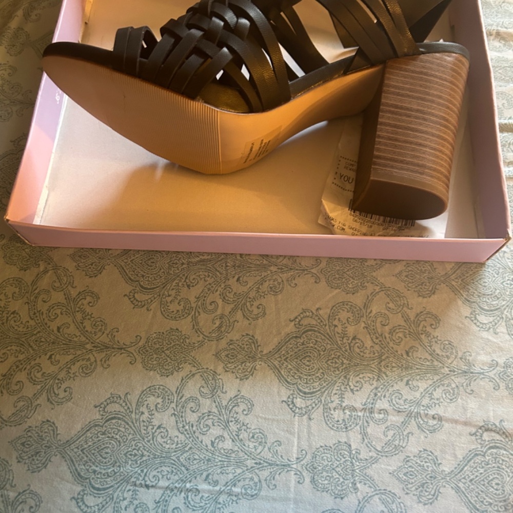 Sandals - Picture 2 of 4